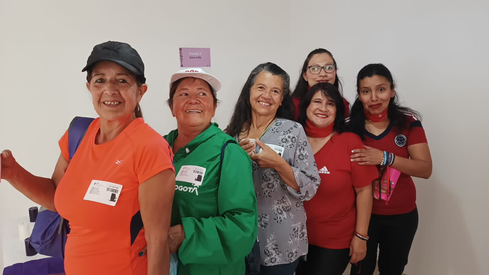 Mujeres en inauguración de la nueva sede se la CIOM de Puente Aranda