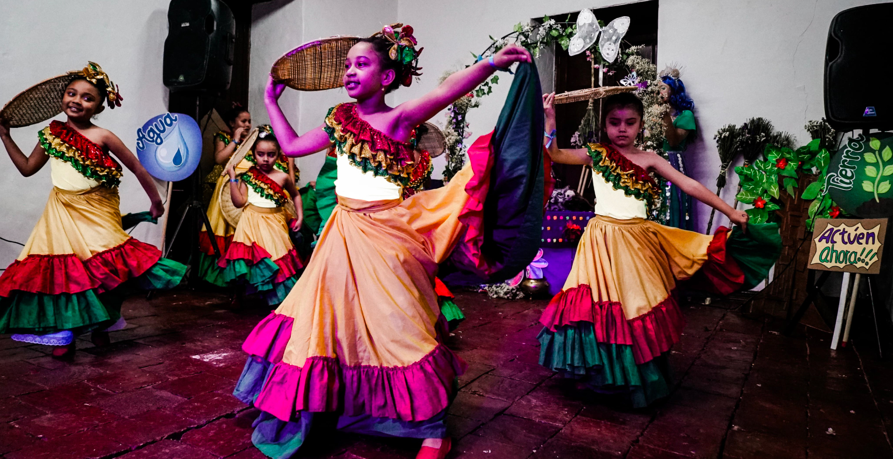 niñas bailando