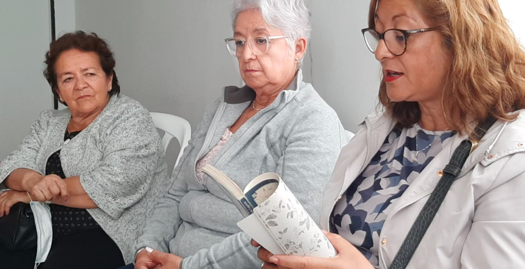 Mujeres en club de lectura