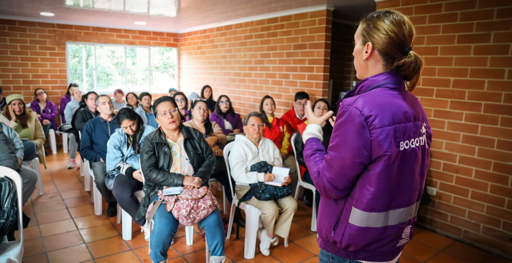 Mujeres residentes de conjunto residencial