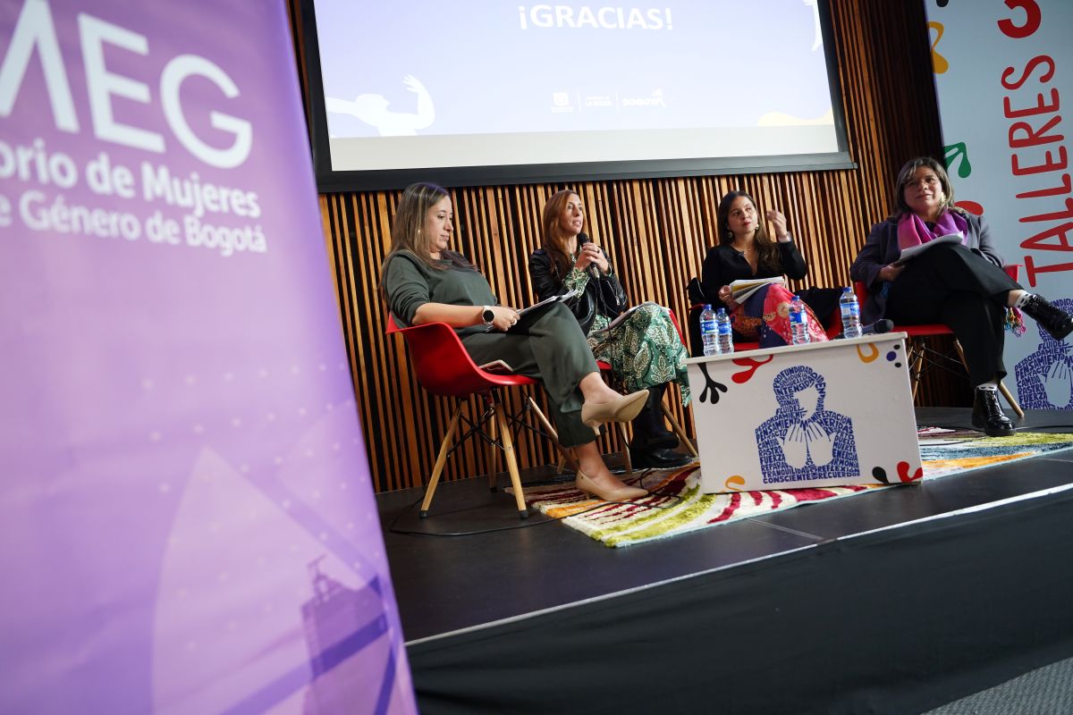 Mujeres en una reunión