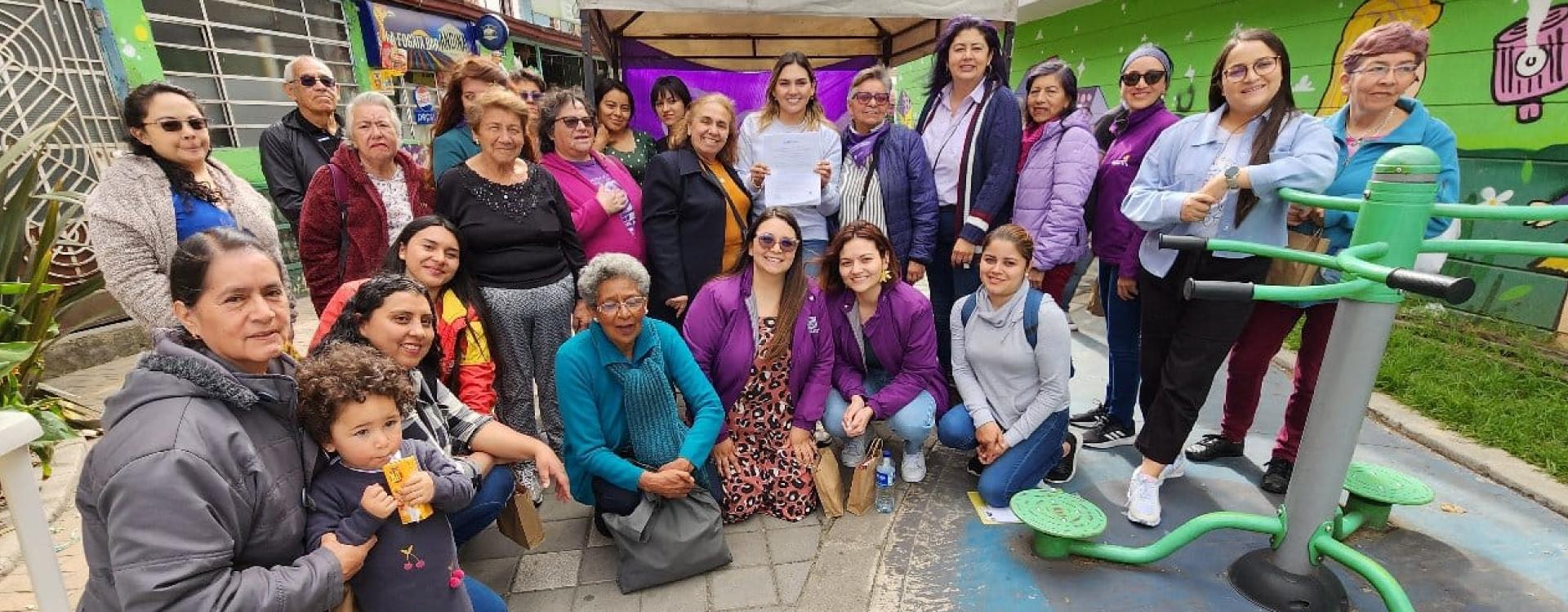 Grupo de personas que hacen parte de Comités Operativos Locales de Mujeres y Equidad de Género