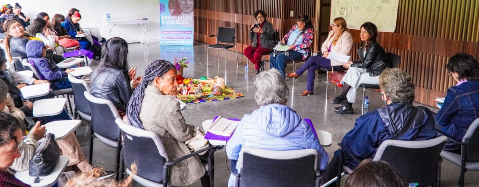 Encuentro de mujeres para conversatorio sobre los derechos humanos