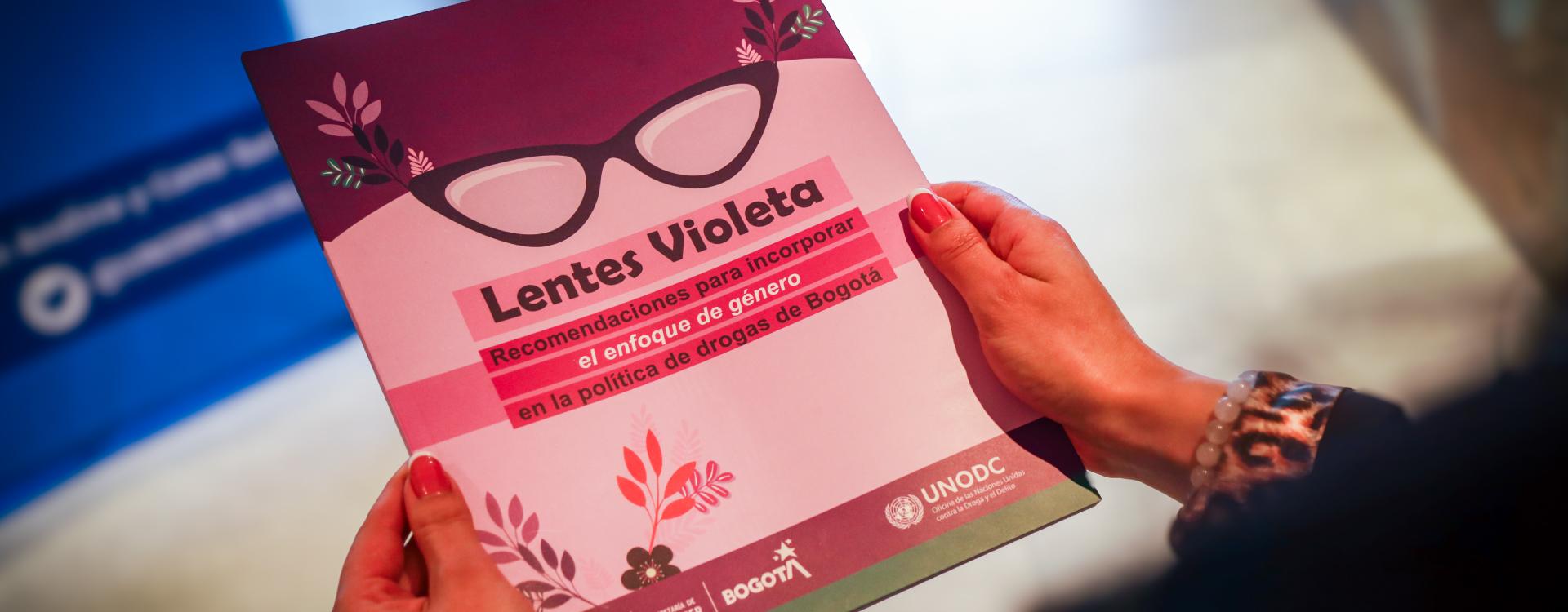 Portada de cartilla "Lentes Violeta"