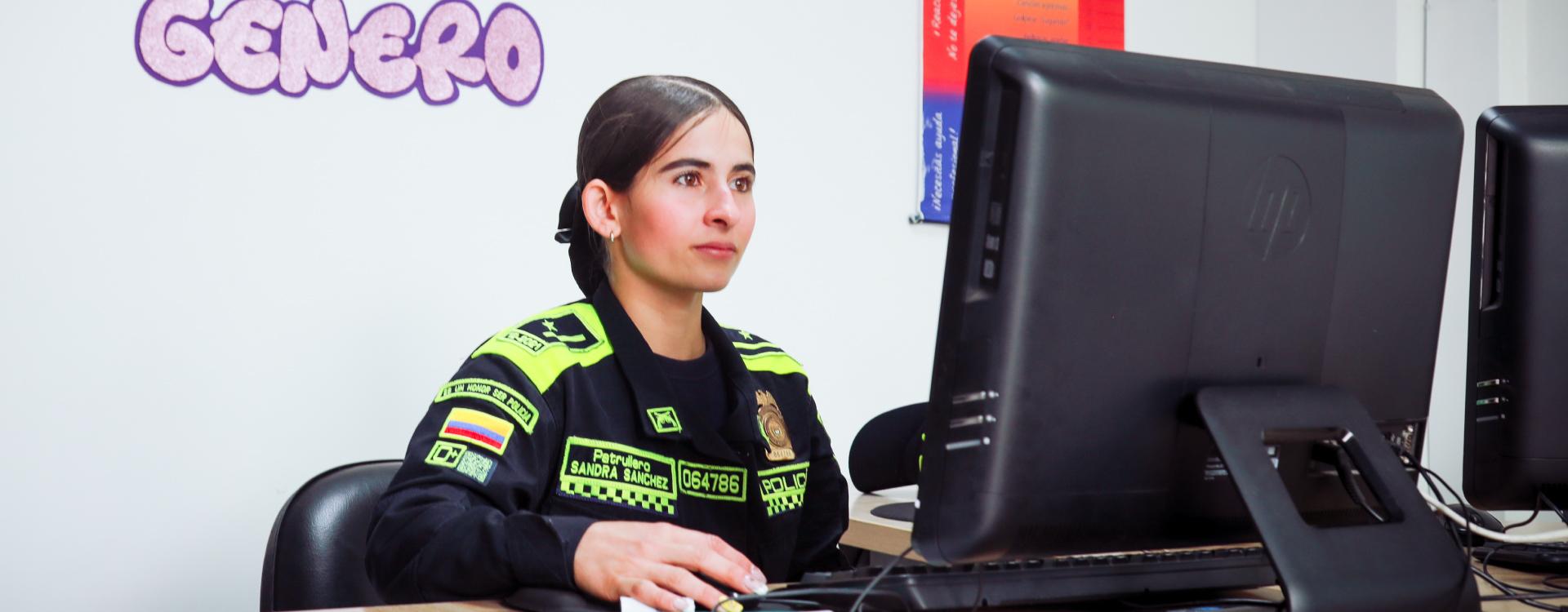 mujer policia