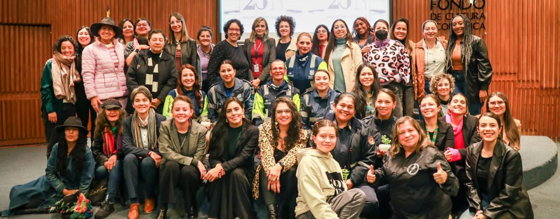 Mujeres en evento