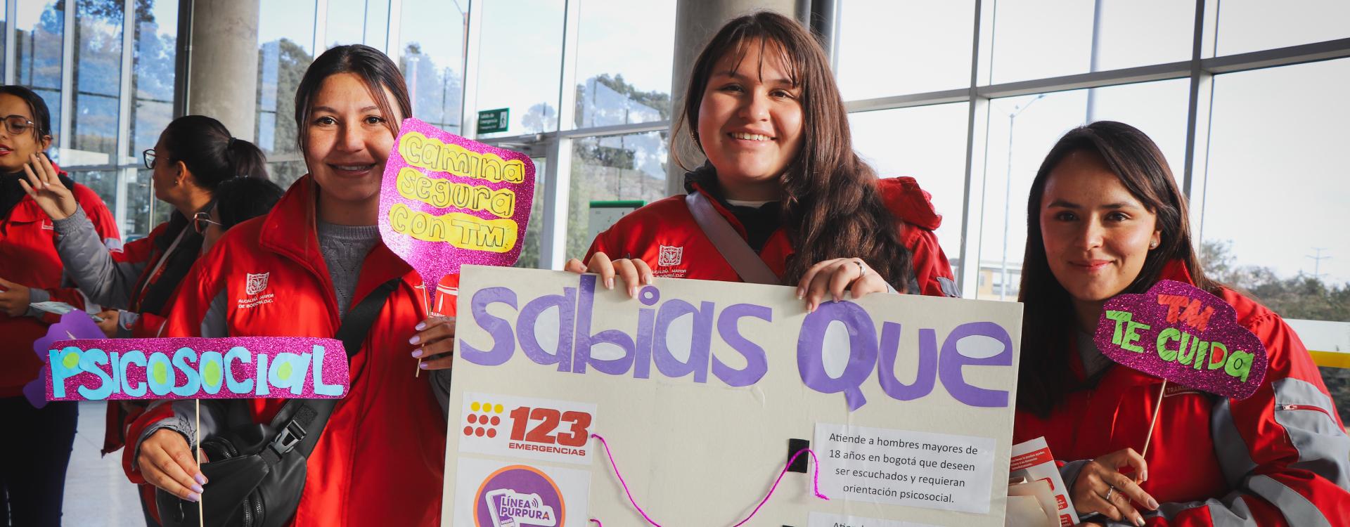 Mujeres en transmilenio