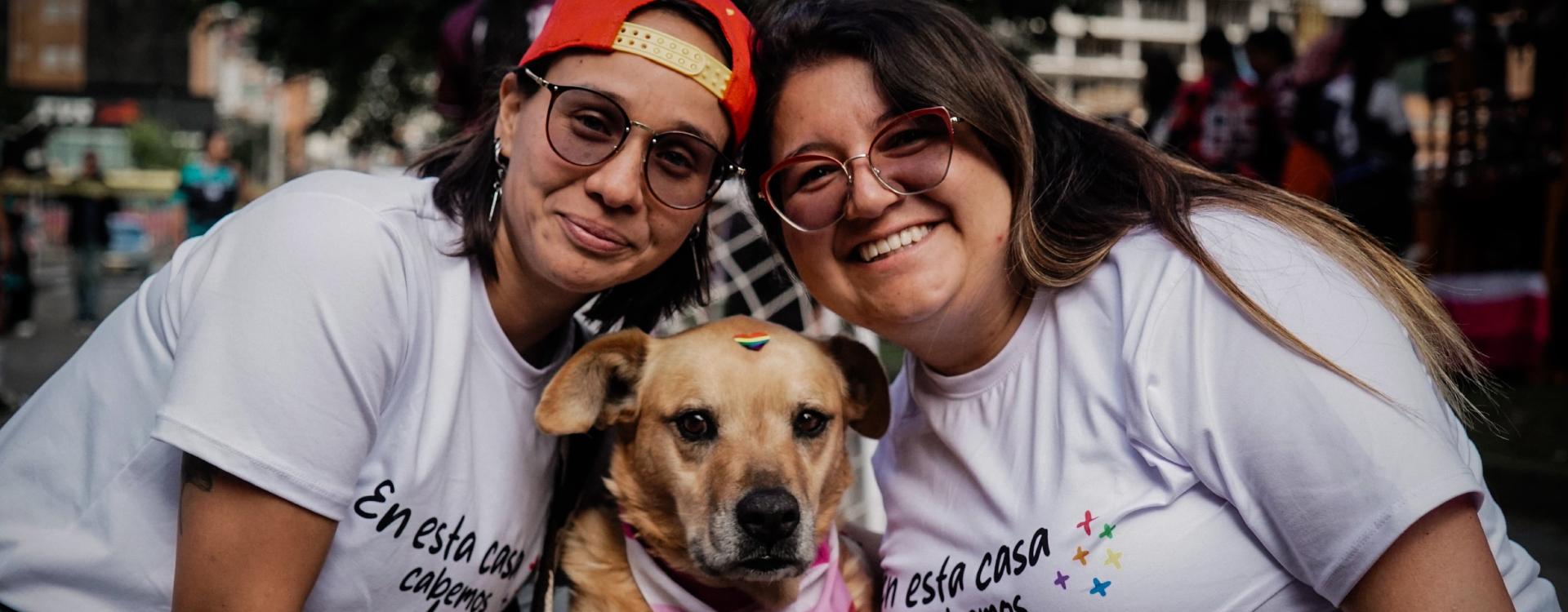 Mujeres con perro