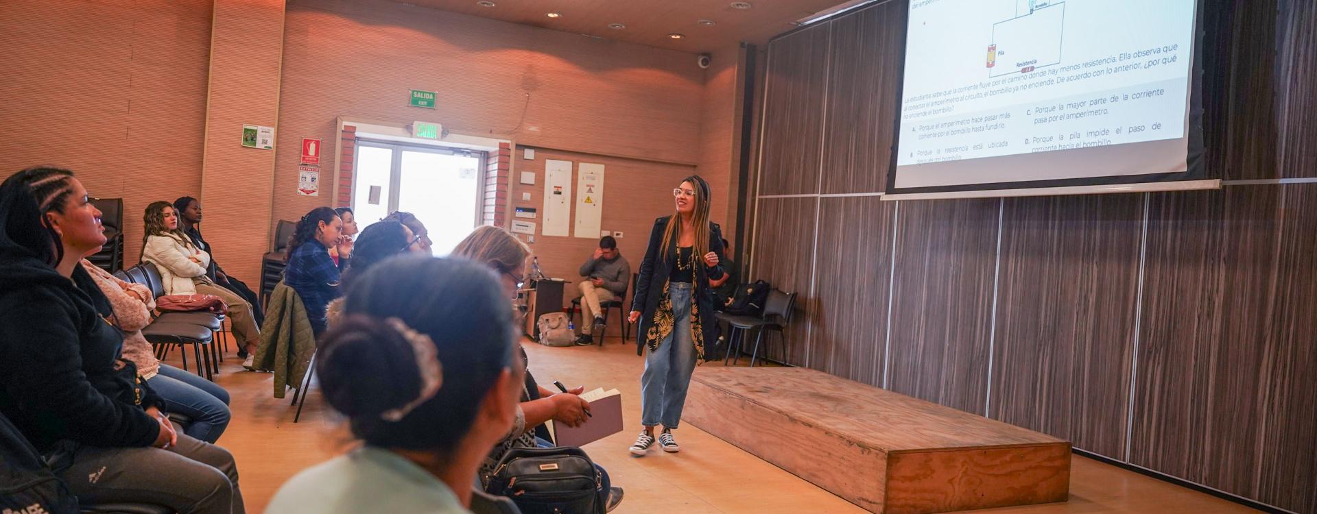 SEÑA dando capacitación ICFES