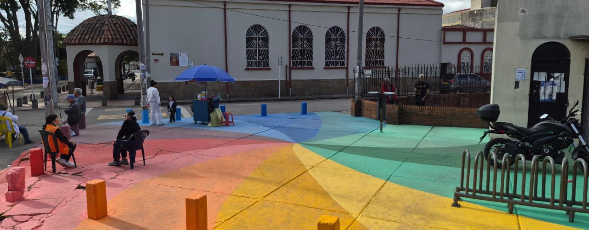 Engativá inauguró Barrio LAPIS, una iniciativa desarrollada mediante una alianza público-privada y comunitaria que conecta espacios de juego, descanso y encuentro para la primera infancia y las personas cuidadoras.