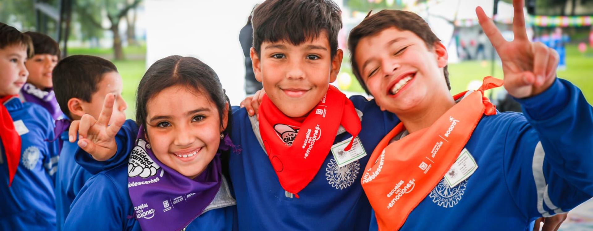 ¿Quién prepara la comida en casa? ¿Quién recuerda las citas médicas o cuida a una persona cuando se enferma? Las respuestas a estas preguntas revelan cómo se distribuyen las tareas de cuidado dentro de las familias y qué mensajes reciben niñas y niños sobre los roles de mujeres y hombres.  Con el propósito de promover relaciones más igualitarias desde la infancia, el Programa de Transformaciones Culturales de la Secretaría Distrital de la Mujer comparte cinco acciones prácticas para identificar y transforma