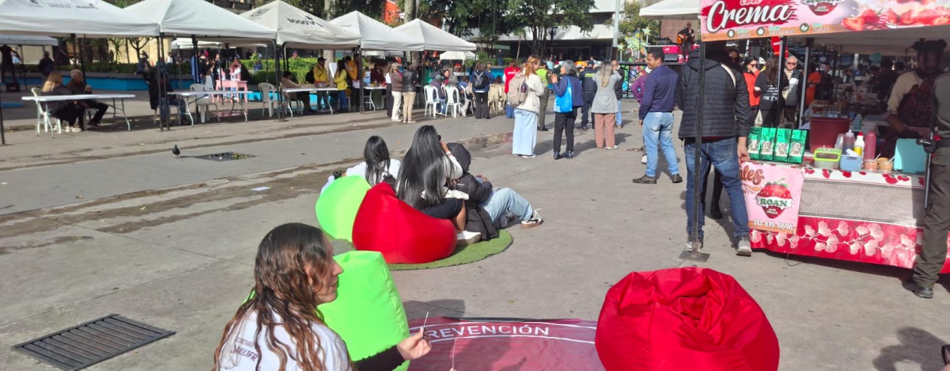 En Engativá, «Todas las rutas llevan a los derechos» invita a cuestionar las creencias que perpetúan las desigualdades y las violencias contra las mujeres.