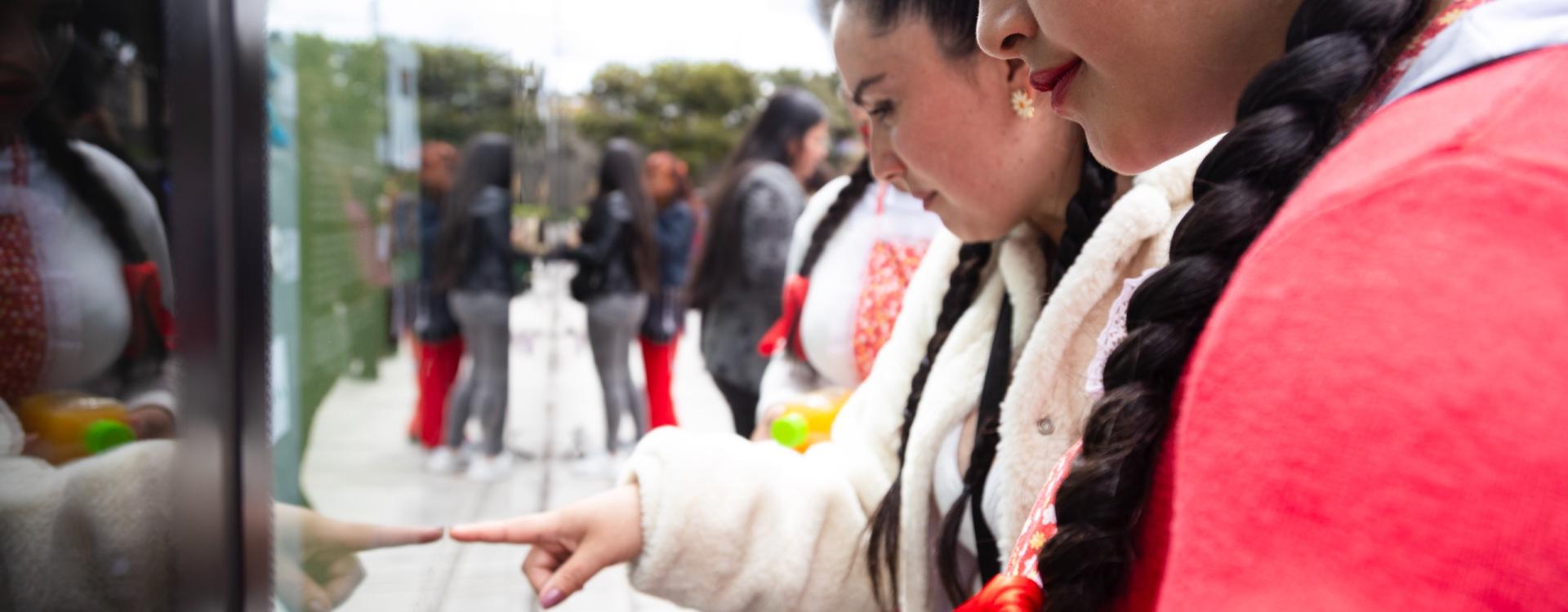 "Las que cultivan y alimentan a Bogotá, Mujeres Campesinas y rurales de la ciudad", una muestra que estará hasta el 31 de diciembre en el Centro de Memoria, Paz y Reconciliación.