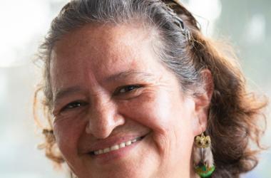 mujer sonriente