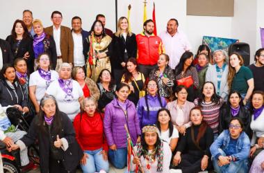 Funcionaria SDMujer en evento