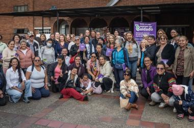 Grupo de mujeres posando para una foto