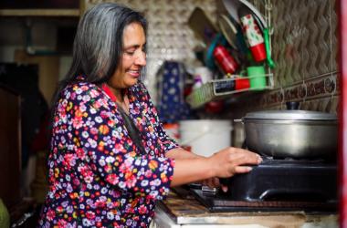 Mujer en la cocina 