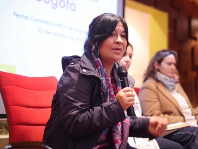 Mujeres adultas de Bogotá en Conmemoración