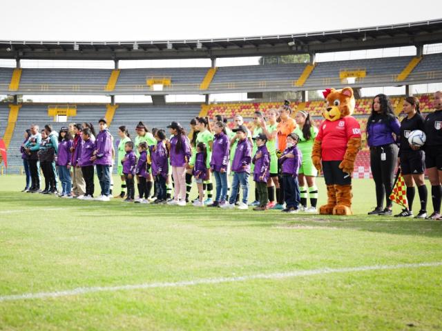 Mujeres finalistas del segundo Torneo de Fútbol para mujeres de Bogotá