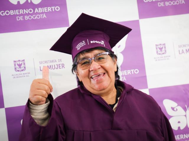 Mujeres graduada de centros de inclusión digital