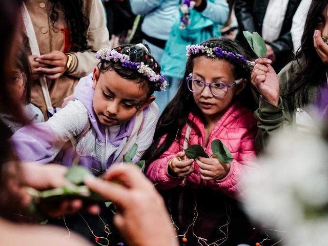 Niñas aprendiendo