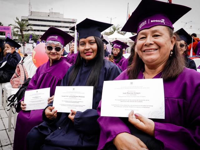 Mujeres graduadas