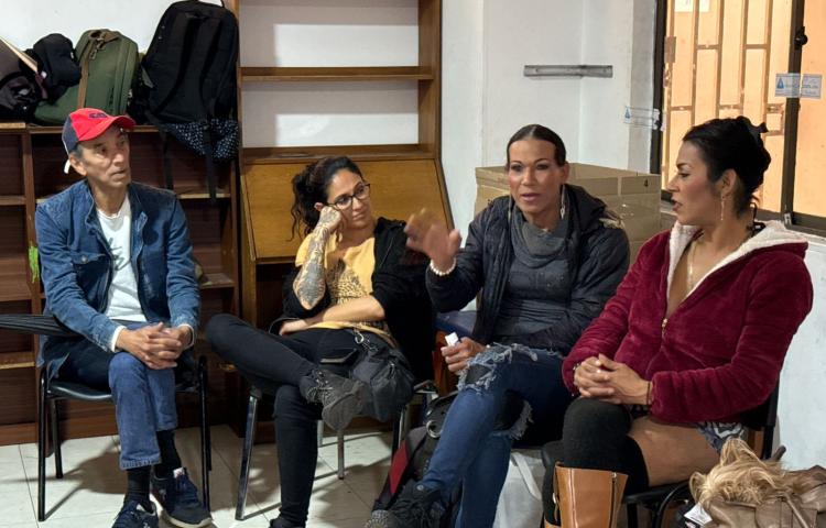 Mujeres que se dedican a las ASP asisten al espacio de socialización que adelantó el OMEG. 