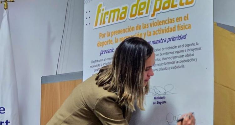 Secretaria de la Mujer firma el pacto